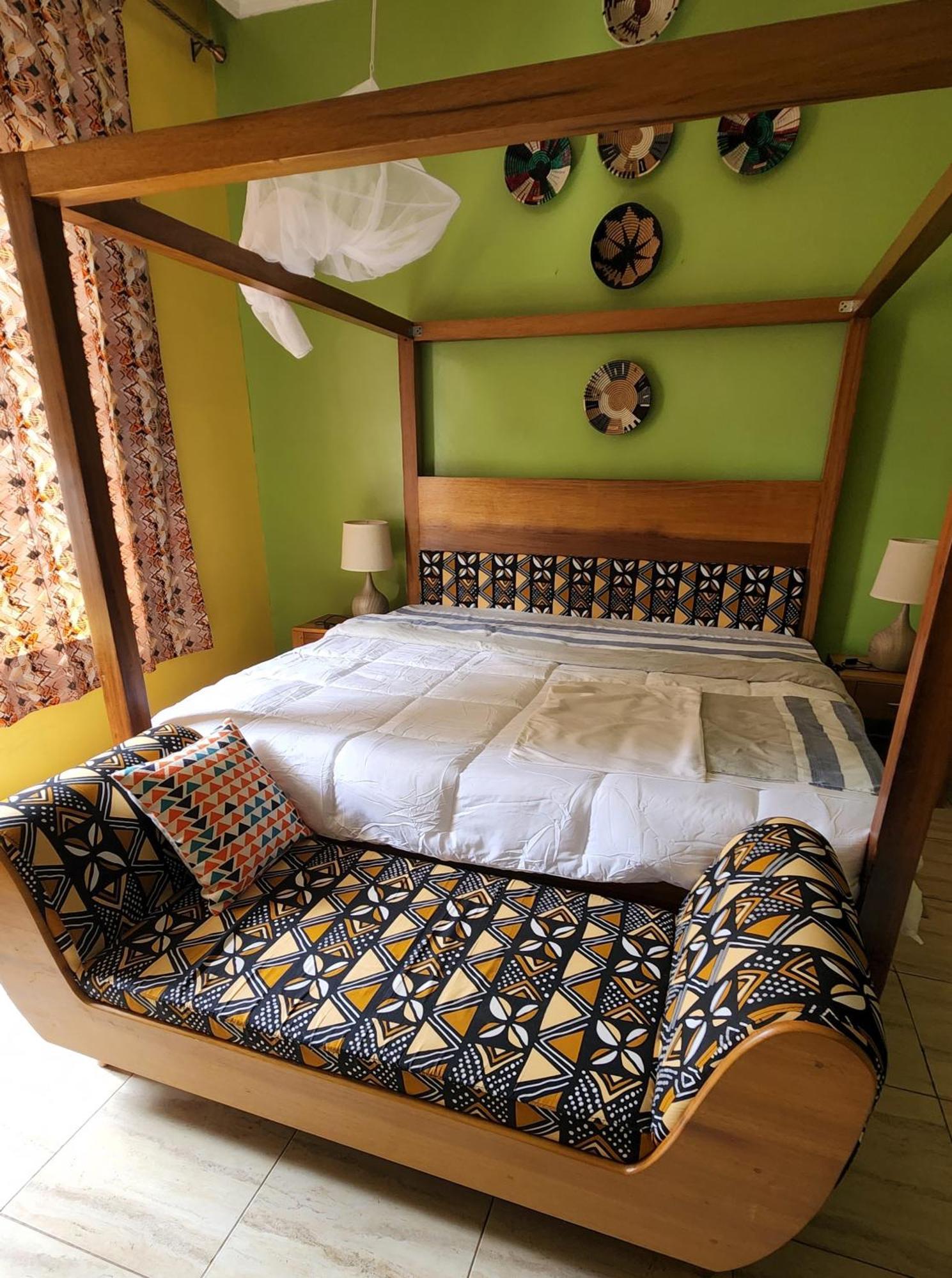 Yambi Guesthouse Кігалі Екстер'єр фото